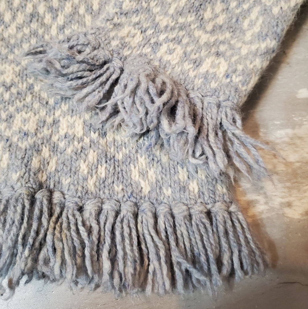Vintage L.L. Bean fringe sweater. Wool blend. Grey-blue and cream. Fair Isle. M. - Picture 5 of 10